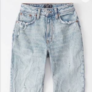 NWT Abercrombie Curve Mom Jeans High Waisted 24